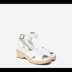 Everlane clog sandals in white. Labeled as 9.5 could fit a 10. Brand new!